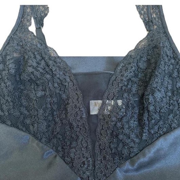 ⭐️VINTAGE VICTORIA SECRET -  LACE AND SATIN CAMISOLE - Picture 3 of 3
